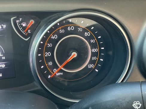 Used 2022 Jeep Gladiator Sport AWD/4WD image 15