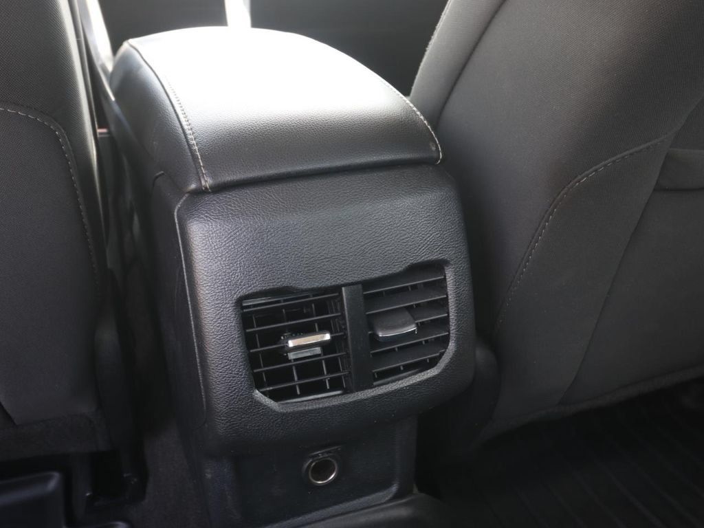 Used 2020 Ford Fusion SE FWD image 12