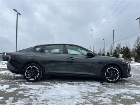 Used 2025 Kia K4 EX image 3