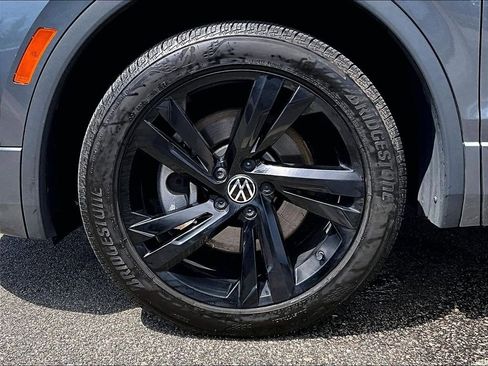 Used 2023 Volkswagen Tiguan SE R-Line AWD/4WD image 7