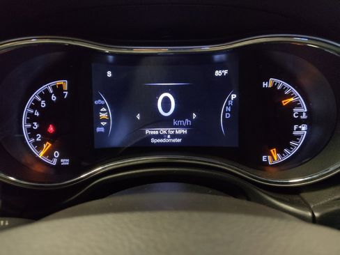 Used 2019 Jeep Grand Cherokee Altitude image 23