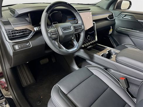 New 2026 GMC Acadia Denali w/ Super Cruise Package image 5