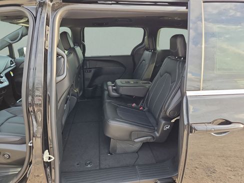 New 2026 Chrysler Pacifica Select FWD image 45