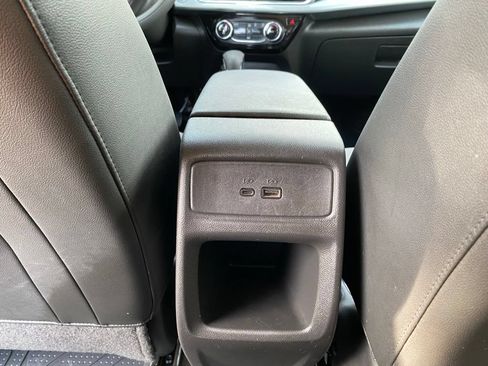 Used 2025 Chevrolet Trax LT FWD image 29