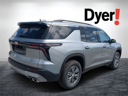 New 2025 Chevrolet Traverse LT w/ Enhanced Driving Package image 3