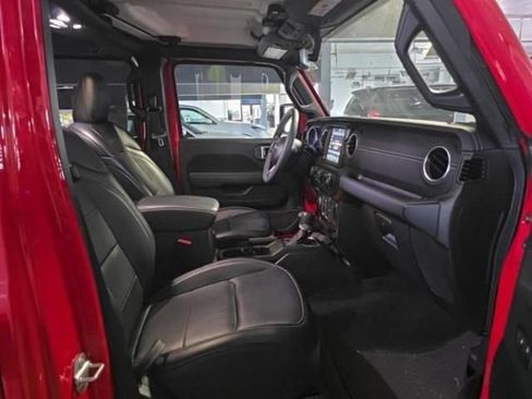 Used 2023 Jeep Wrangler Unlimited Sahara AWD/4WD image 17