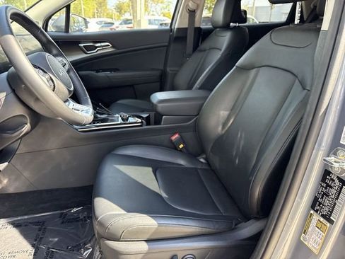 Used 2025 Kia Sportage EX image 11