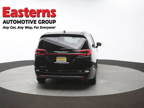 Used 2024 Chrysler Pacifica Touring-L FWD image 37