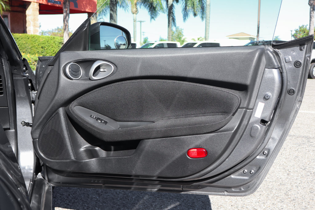 Used 2014 Nissan 370Z Coupe RWD image 33