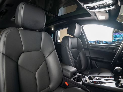 Used 2025 Porsche Macan image 17