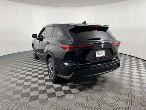 Used 2022 Toyota Highlander XLE image 5