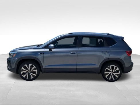Certified 2023 Volkswagen Taos SE w/ Panoramic Sunroof Package FWD image 7