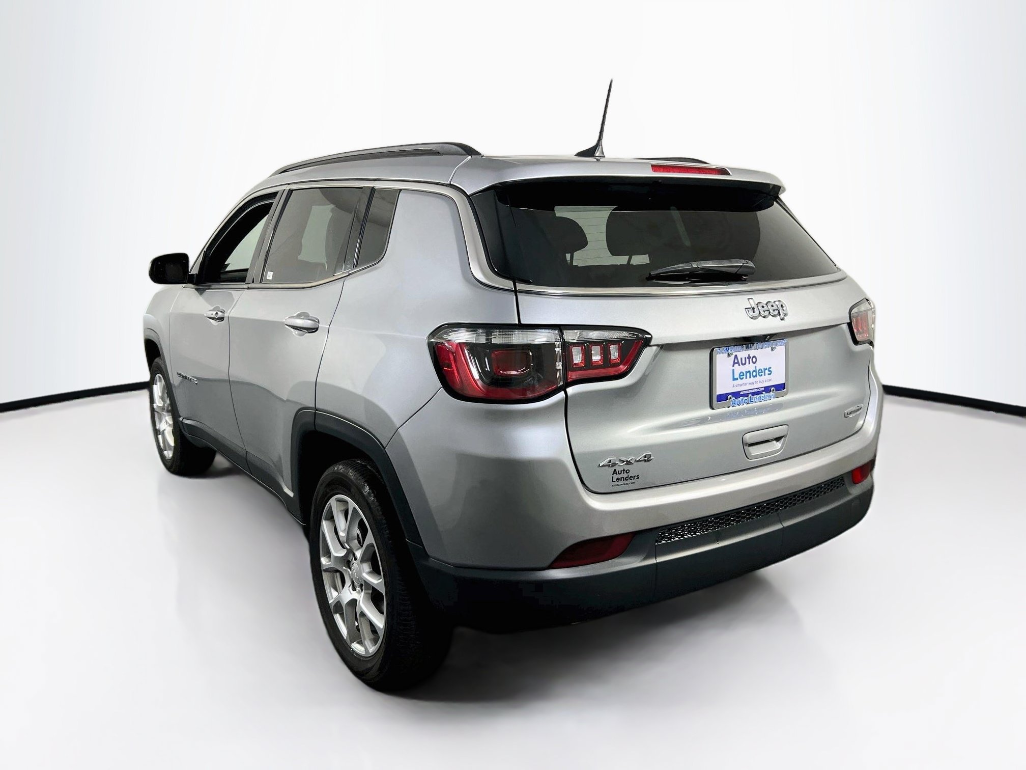 Used 2023 Jeep Compass Latitude AWD/4WD image 7