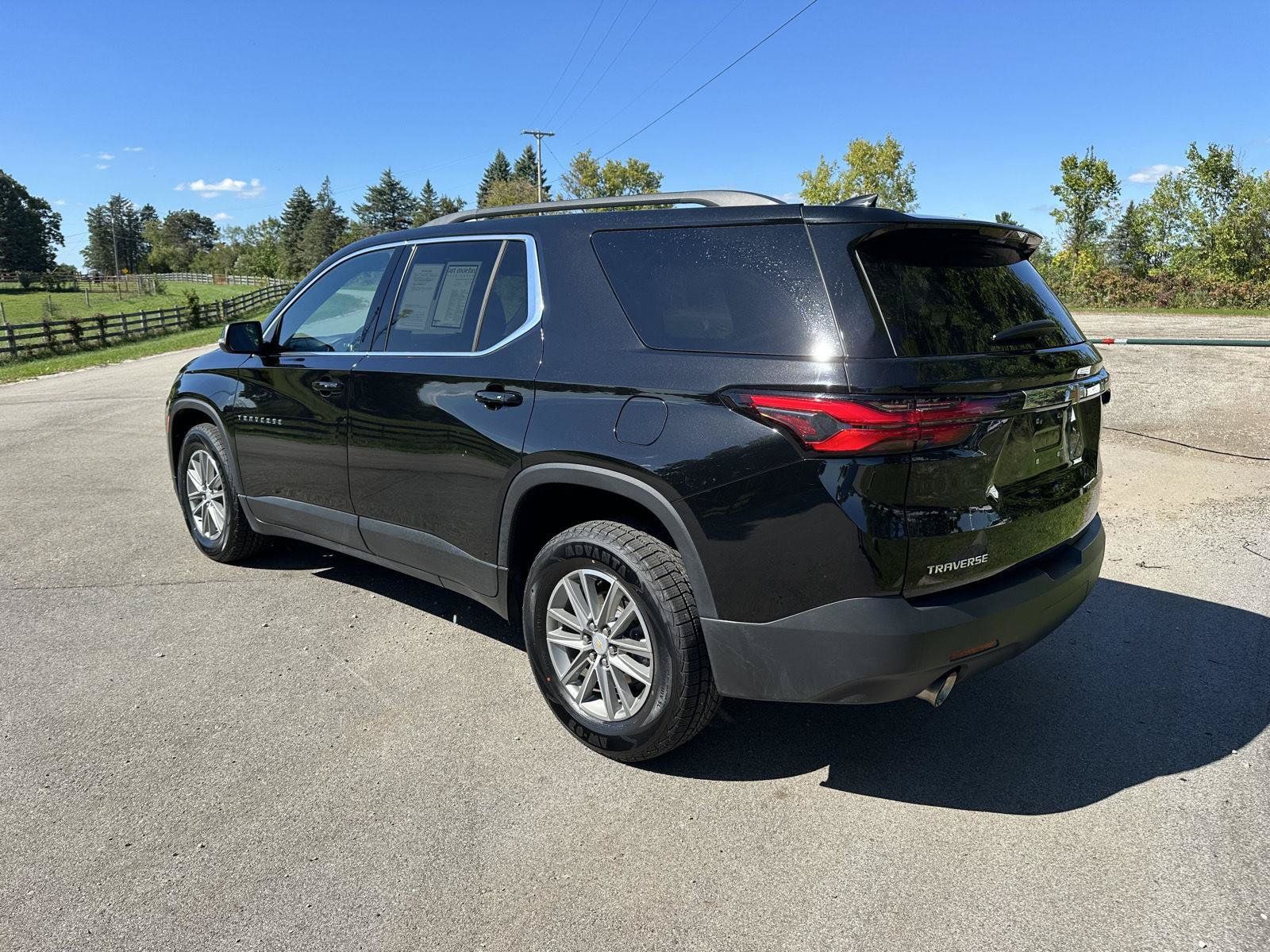 Used 2023 Chevrolet Traverse LT FWD image 22