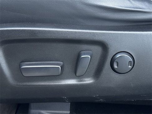 Used 2017 Toyota Highlander SE image 27