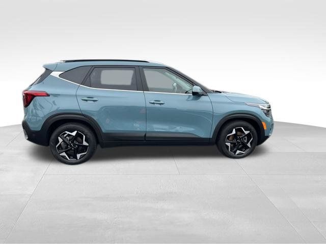 Certified 2025 Kia Seltos EX w/ EX Sunroof Package FWD image 9