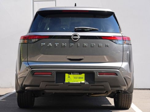 Used 2025 Nissan Pathfinder S FWD image 10