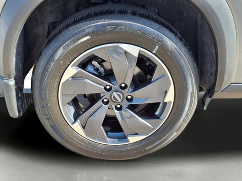 Used 2024 Nissan Rogue SV w/ SV Premium Package FWD image 9