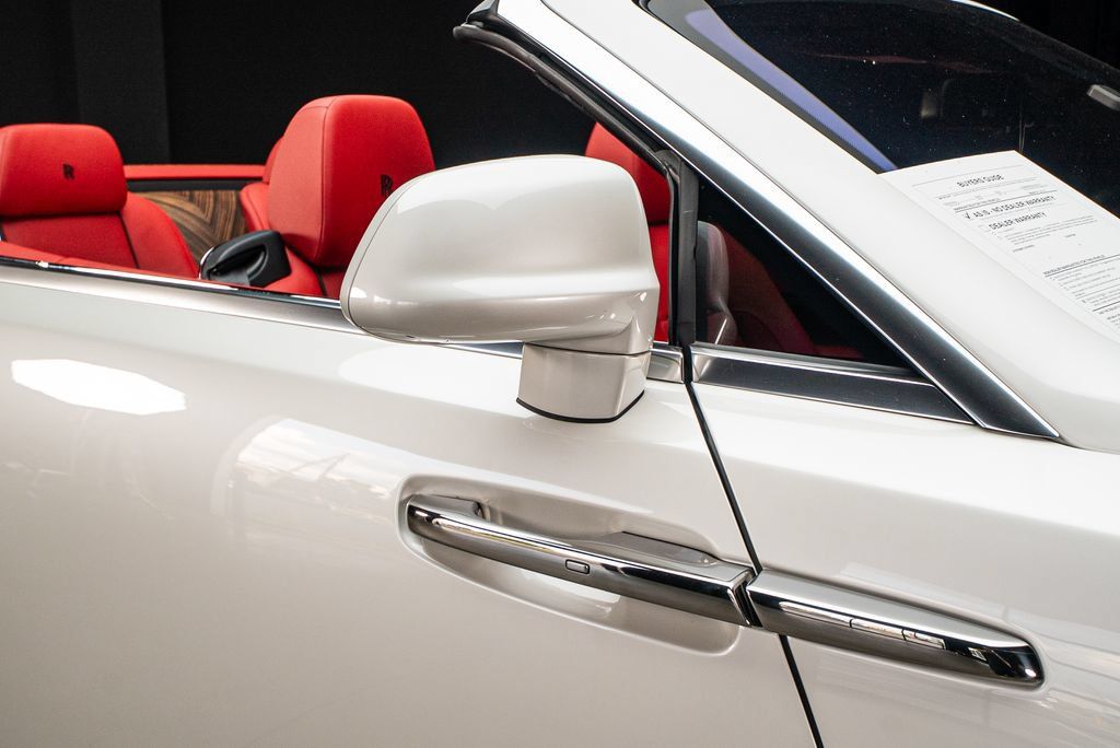 Used 2016 Rolls-Royce Dawn RWD image 18