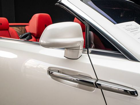 Used 2016 Rolls-Royce Dawn RWD image 18