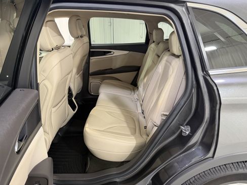 Used 2020 Lincoln Nautilus FWD w/ Equipment Group 101A image 11