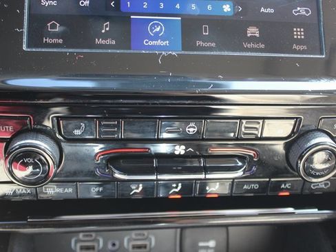 Used 2022 Jeep Grand Cherokee Limited image 8