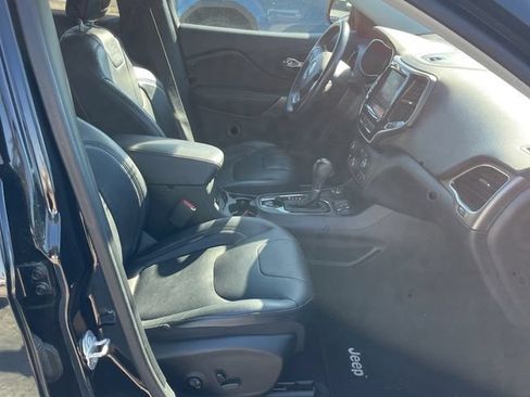 Used 2019 Jeep Cherokee Limited w/ Trailer Tow Group AWD/4WD image 10