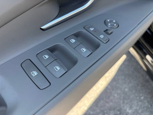 New 2025 Hyundai Elantra SEL FWD image 17