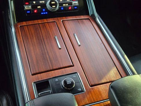 Used 2019 Lincoln Navigator Reserve image 21