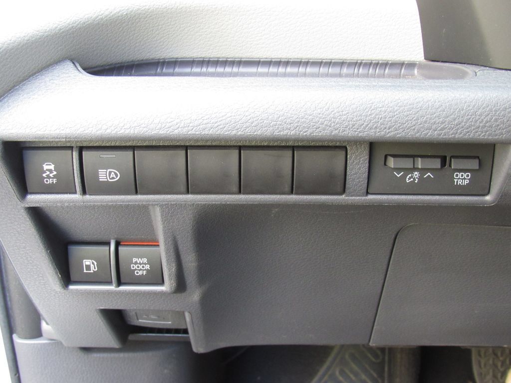 Certified 2023 Toyota Sienna XLE FWD image 36