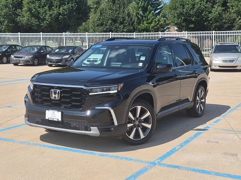 Used 2025 Honda Pilot Elite image 2