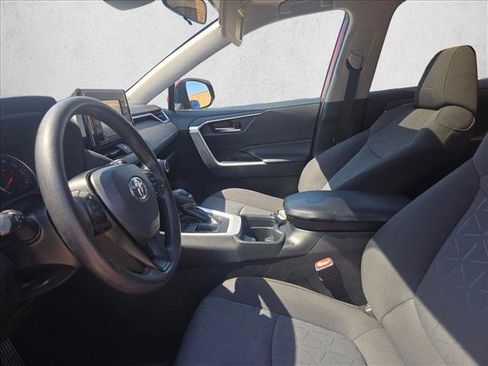 Used 2021 Toyota RAV4 XLE w/ Convenience Package FWD image 17