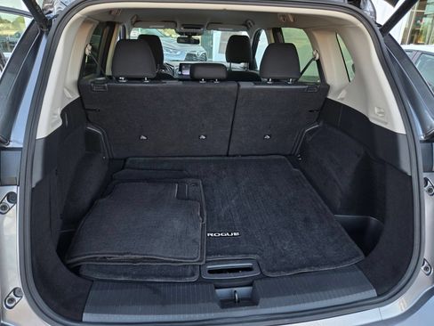 Used 2025 Nissan Rogue SV FWD image 23