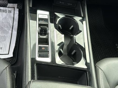 Used 2024 Volkswagen Atlas SE w/ Panoramic Sunroof Package AWD/4WD image 22