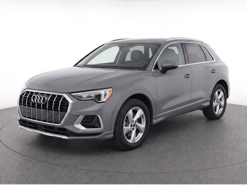 Used 2022 Audi Q3 2.0T Premium w/ Convenience Package AWD/4WD image 2
