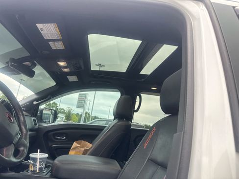 Used 2023 Nissan Titan PRO-4X w/ Pro-4x Convenience Package AWD/4WD image 9