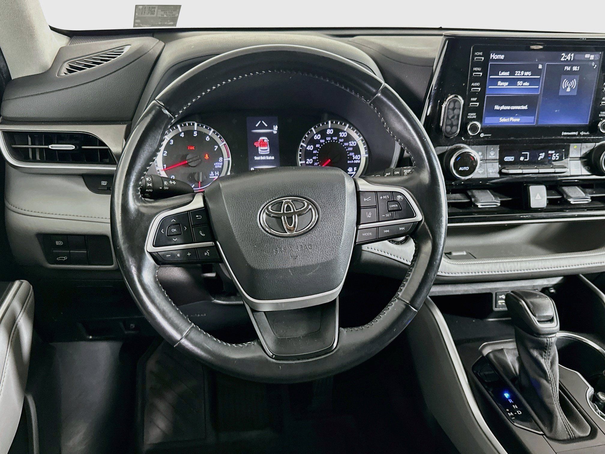 Used 2022 Toyota Highlander LE FWD image 18
