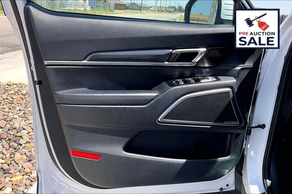 Used 2025 Kia Telluride S AWD/4WD image 23