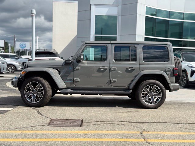 Used 2023 Jeep Wrangler Unlimited Sahara AWD/4WD image 3