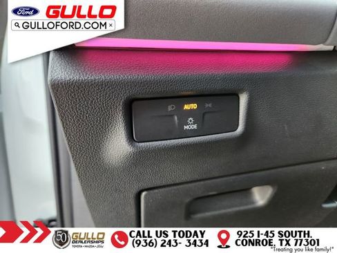 Used 2025 Volkswagen Tiguan SE FWD image 19