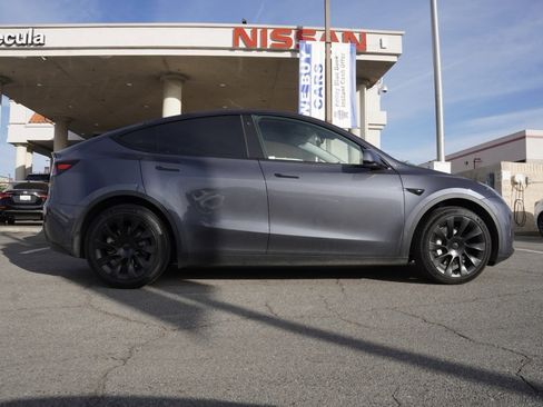 Used 2023 Tesla Model Y Long Range image 3