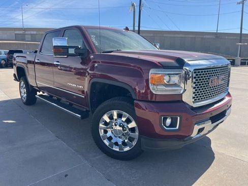 Used 2017 GMC Sierra 2500 Denali image 2