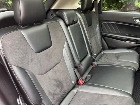 Used 2017 Ford Edge Sport w/ Technology Package AWD/4WD image 18