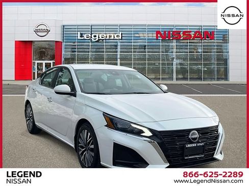 Used 2023 Nissan Altima 2.5 SV image 1