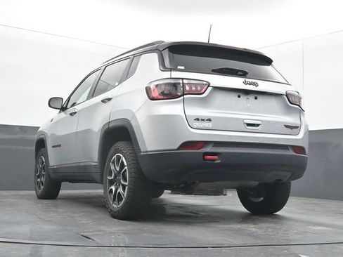 Used 2025 Jeep Compass Trailhawk AWD/4WD image 30