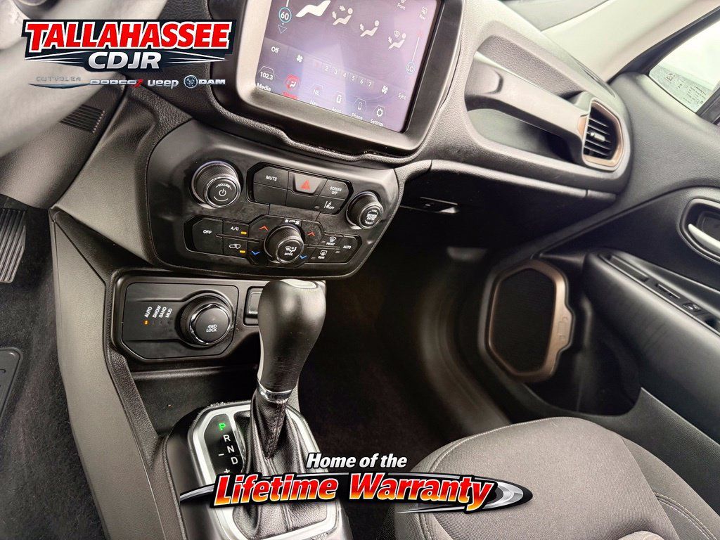 Used 2023 Jeep Renegade Latitude AWD/4WD image 31