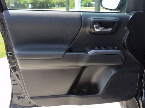 Used 2023 Toyota Tacoma TRD Sport w/ Advanced Technology Package image 11