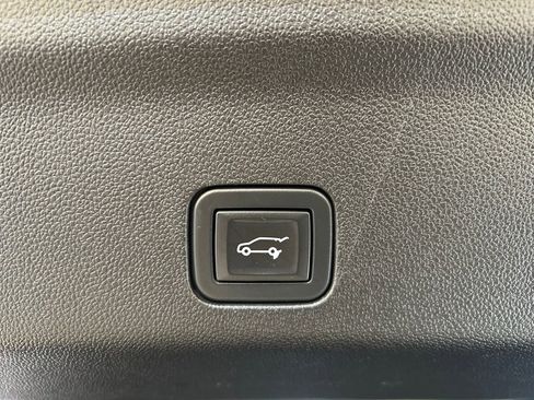 Used 2021 GMC Yukon XL AT4 image 15