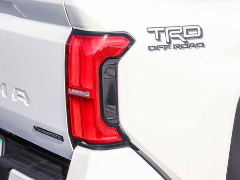 Certified 2025 Toyota Tacoma TRD Off-Road AWD/4WD image 8