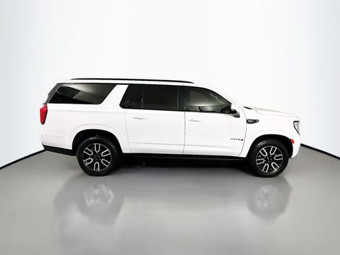 Used 2022 GMC Yukon XL AT4 AWD/4WD image 8